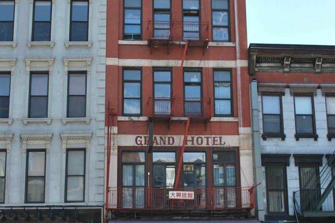 Επικοινωνία με το Bowery Grand Hotel